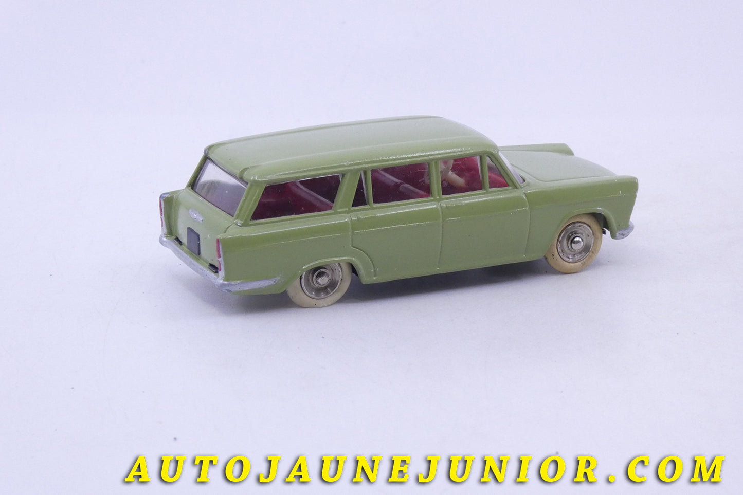 Le Dinky Toys Fiat 1800 Break Afrique du Sud  est en vente sur Auto Jaune Junior ! Découvrez nos collections de diecast Minialuxe, CIJ, C-I-J, JRD, J-R-D,  Matchbox, Majorette… AutoJaune Junior ; AutoJauneJunior.com : LE site de partage pour les passionés de miniatures et collectionneurs de jouets anciens ! 