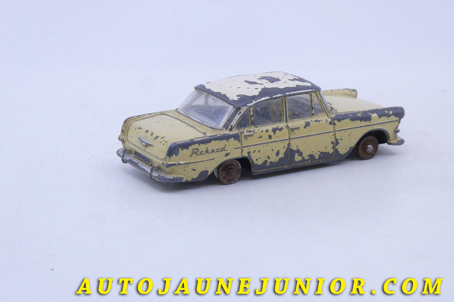 Le Dinky Toys Opel Rekord est en vente sur Auto Jaune Junior ! Découvrez nos collections de diecast Minialuxe, CIJ, C-I-J, JRD, J-R-D,  Matchbox, Majorette… AutoJaune Junior ; AutoJauneJunior.com : LE site de partage pour les passionés de miniatures et collectionneurs de jouets anciens ! 