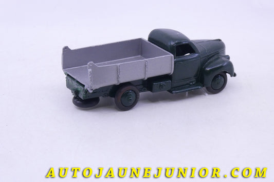 Le Dinky Toys Studebaker camion benne basculante est en vente sur Auto Jaune Junior ! Découvrez nos collections de diecast Minialuxe, CIJ, C-I-J, JRD, J-R-D,  Matchbox, Majorette… AutoJaune Junior ; AutoJauneJunior.com : LE site de partage pour les passionés de miniatures et collectionneurs de jouets anciens ! 