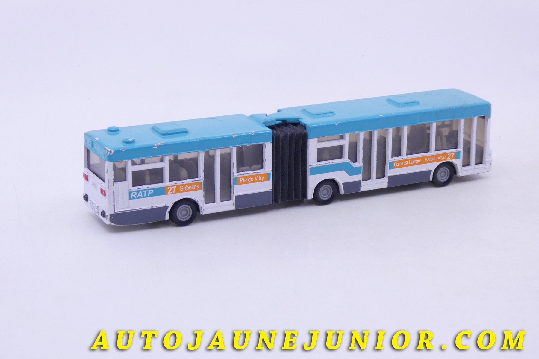 Le Siku Man Double Bus Parisien Ligne 26 est en vente sur Auto Jaune Junior ! Découvrez nos collections de diecast Minialuxe, CIJ, C-I-J, JRD, J-R-D,  Matchbox, Majorette… AutoJaune Junior ; AutoJauneJunior.com : LE site de partage pour les passionés de miniatures et collectionneurs de jouets anciens ! 