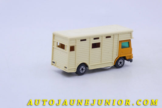 Le Matchbox Bedford Betaillere est en vente sur Auto Jaune Junior ! Découvrez nos collections de diecast Minialuxe, CIJ, C-I-J, JRD, J-R-D,  Matchbox, Majorette… AutoJaune Junior ; AutoJauneJunior.com : LE site de partage pour les passionés de miniatures et collectionneurs de jouets anciens ! 