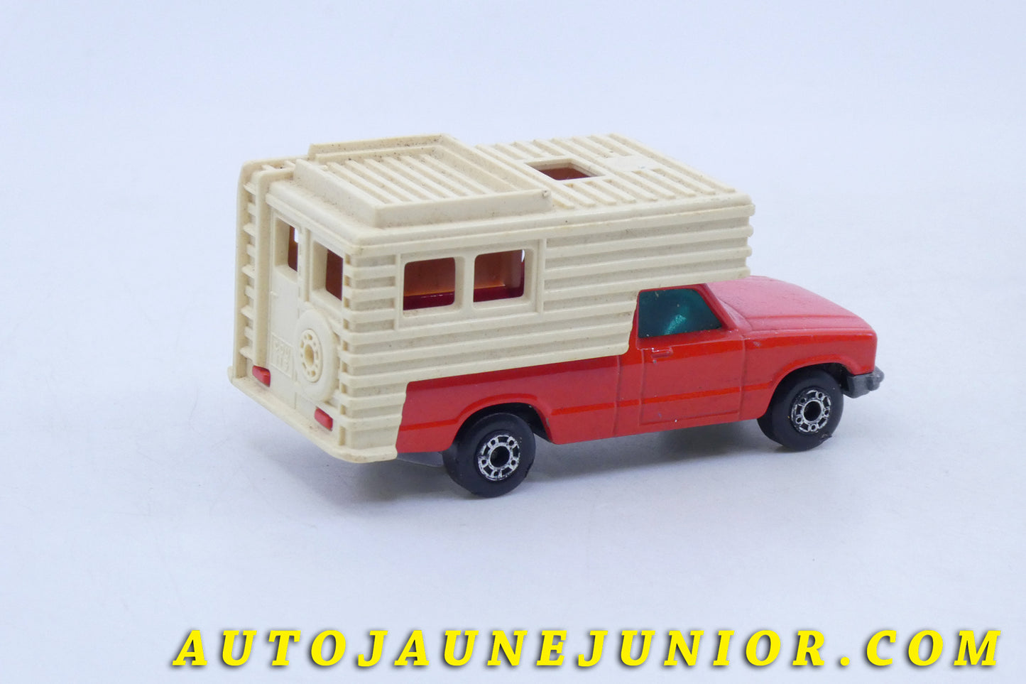 Le Matchbox Camper Caravane Pick-Up est en vente sur Auto Jaune Junior ! Découvrez nos collections de diecast Minialuxe, CIJ, C-I-J, JRD, J-R-D,  Matchbox, Majorette… AutoJaune Junior ; AutoJauneJunior.com : LE site de partage pour les passionés de miniatures et collectionneurs de jouets anciens ! 