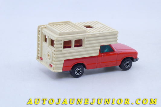 Le Matchbox Camper Caravane Pick-Up est en vente sur Auto Jaune Junior ! Découvrez nos collections de diecast Minialuxe, CIJ, C-I-J, JRD, J-R-D,  Matchbox, Majorette… AutoJaune Junior ; AutoJauneJunior.com : LE site de partage pour les passionés de miniatures et collectionneurs de jouets anciens ! 