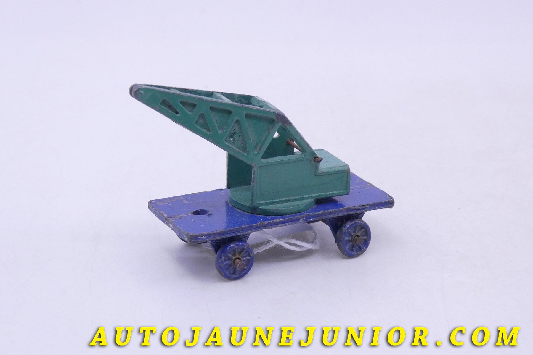 Le Solido Renault 4L Carambar est en vente sur Auto Jaune Junior ! Découvrez nos collections de diecast Minialuxe, CIJ, C-I-J, JRD, J-R-D,  Matchbox, Majorette… AutoJaune Junior ; AutoJauneJunior.com : LE site de partage pour les passionés de miniatures et collectionneurs de jouets anciens ! 