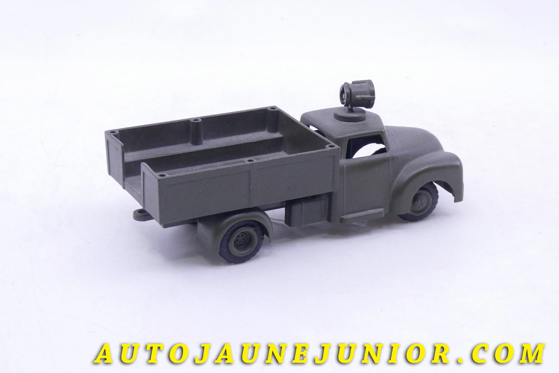 Le Tekno Dodge camion ridelles militaire US army est en vente sur Auto Jaune Junior ! Découvrez nos collections de diecast Minialuxe, CIJ, C-I-J, JRD, J-R-D,  Matchbox, Majorette… AutoJaune Junior ; AutoJauneJunior.com : LE site de partage pour les passionés de miniatures et collectionneurs de jouets anciens ! 