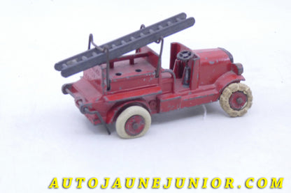 Le Jo Hill & Co Dennis Camion pompier premier secours est en vente sur Auto Jaune Junior ! Découvrez nos collections de diecast Minialuxe, CIJ, C-I-J, JRD, J-R-D,  Matchbox, Majorette… AutoJaune Junior ; AutoJauneJunior.com : LE site de partage pour les passionés de miniatures et collectionneurs de jouets anciens ! 