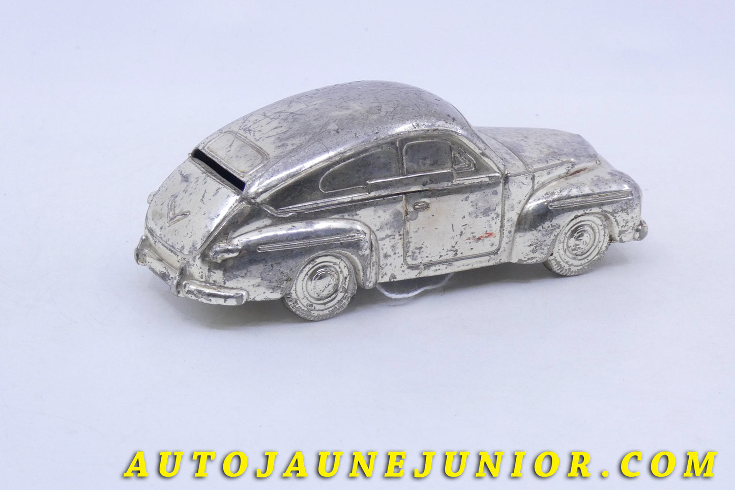 Le Suède Volvo PV 544 Tirelire est en vente sur Auto Jaune Junior ! Découvrez nos collections de diecast Minialuxe, CIJ, C-I-J, JRD, J-R-D,  Matchbox, Majorette… AutoJaune Junior ; AutoJauneJunior.com : LE site de partage pour les passionés de miniatures et collectionneurs de jouets anciens ! 