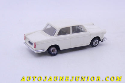 Le Norev BMW 700 LS est en vente sur Auto Jaune Junior ! Découvrez nos collections de diecast Minialuxe, CIJ, C-I-J, JRD, J-R-D,  Matchbox, Majorette… AutoJaune Junior ; AutoJauneJunior.com : LE site de partage pour les passionés de miniatures et collectionneurs de jouets anciens ! 