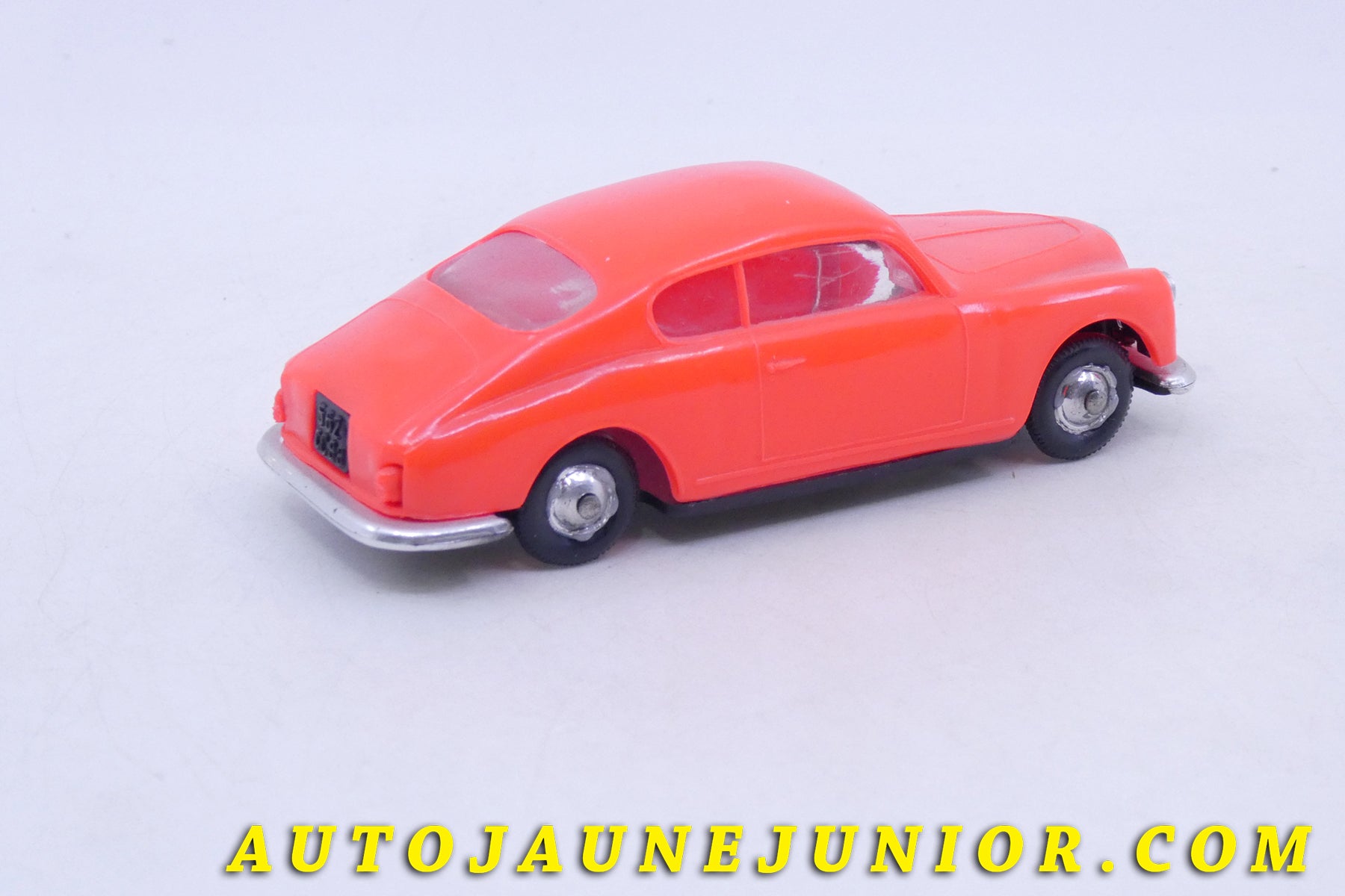 Le Norev Lancia Aurélia est en vente sur Auto Jaune Junior ! Découvrez nos collections de diecast Minialuxe, CIJ, C-I-J, JRD, J-R-D,  Matchbox, Majorette… AutoJaune Junior ; AutoJauneJunior.com : LE site de partage pour les passionés de miniatures et collectionneurs de jouets anciens ! 