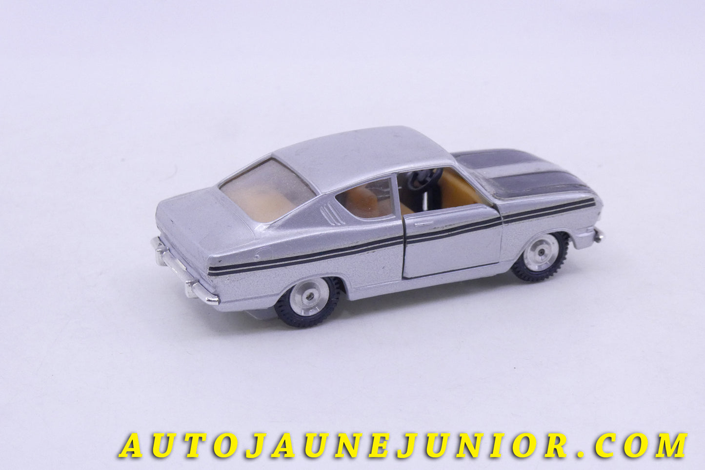 Le Gama Opel Kadett fastback est en vente sur Auto Jaune Junior ! Découvrez nos collections de diecast Minialuxe, CIJ, C-I-J, JRD, J-R-D,  Matchbox, Majorette… AutoJaune Junior ; AutoJauneJunior.com : LE site de partage pour les passionés de miniatures et collectionneurs de jouets anciens ! 