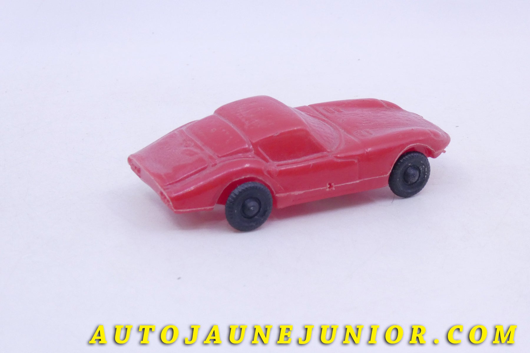 Le France Volvo 1800 Coupé est en vente sur Auto Jaune Junior ! Découvrez nos collections de diecast Minialuxe, CIJ, C-I-J, JRD, J-R-D,  Matchbox, Majorette… AutoJaune Junior ; AutoJauneJunior.com : LE site de partage pour les passionés de miniatures et collectionneurs de jouets anciens ! 