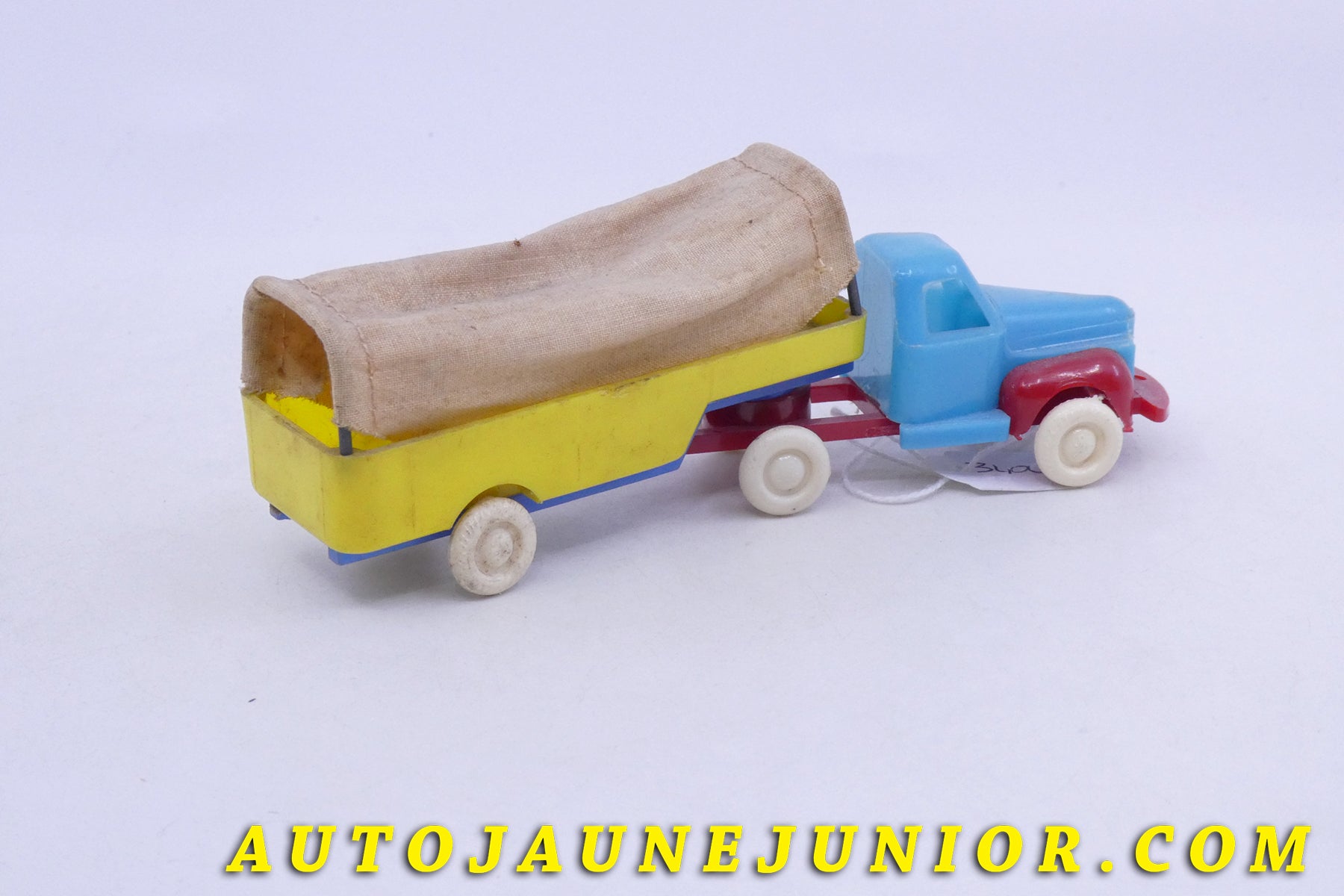 Le BPC Studebaker Semi remorque bâché est en vente sur Auto Jaune Junior ! Découvrez nos collections de diecast Minialuxe, CIJ, C-I-J, JRD, J-R-D,  Matchbox, Majorette… AutoJaune Junior ; AutoJauneJunior.com : LE site de partage pour les passionés de miniatures et collectionneurs de jouets anciens ! 