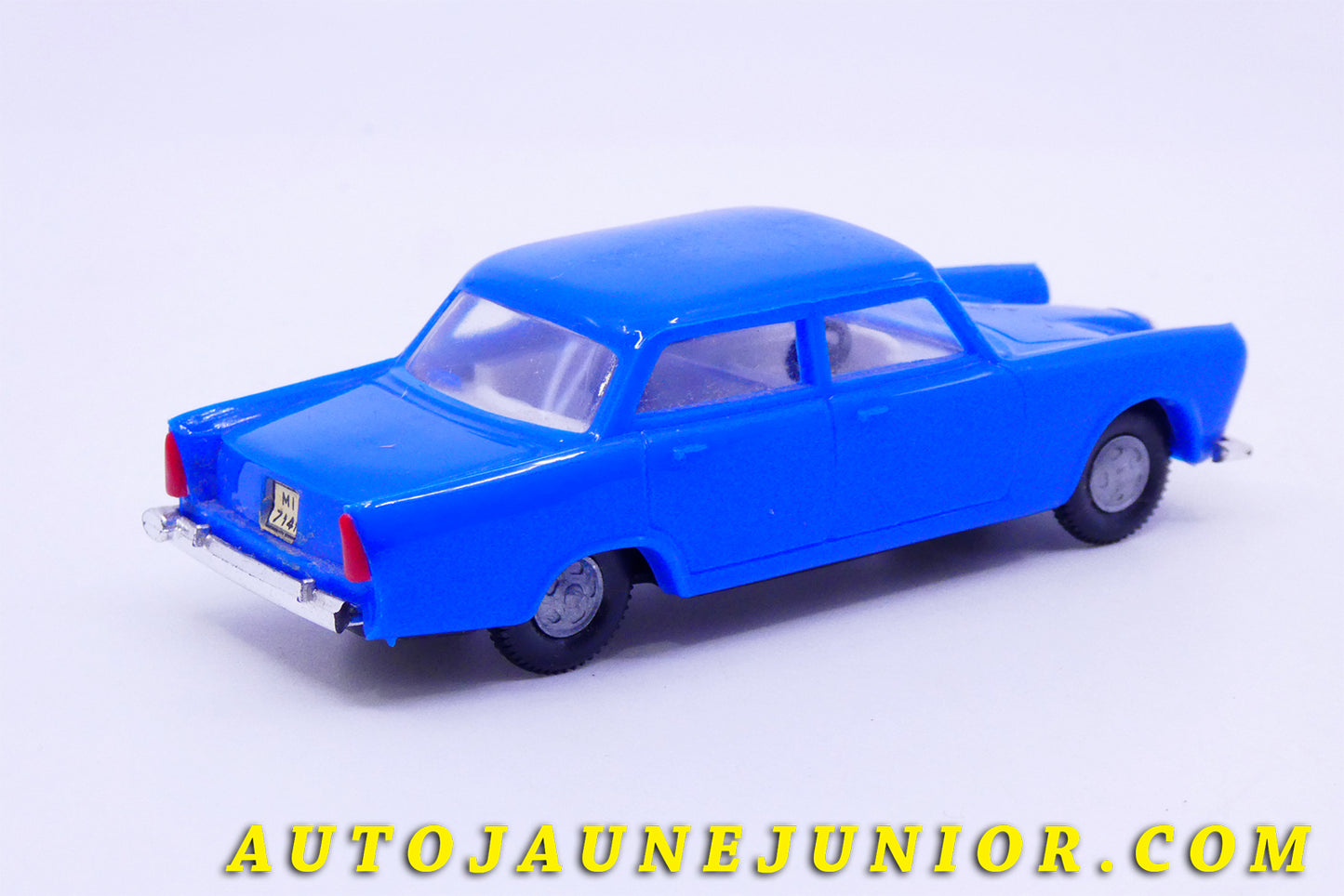 Le #3419 - Politoys - Alfa Roméo  - 2000 Berline est en vente sur Auto Jaune Junior ! Découvrez nos collections de diecast Minialuxe, CIJ, C-I-J, JRD, J-R-D,  Matchbox, Majorette… AutoJauneJunior.com : le site de vente en ligne et de partage pour les passionés de miniatures et collectionneurs de jouets anciens ! Des centaines de modèles en vente, et des nouveautés mises en ligne chaque jour à 21h00 !
