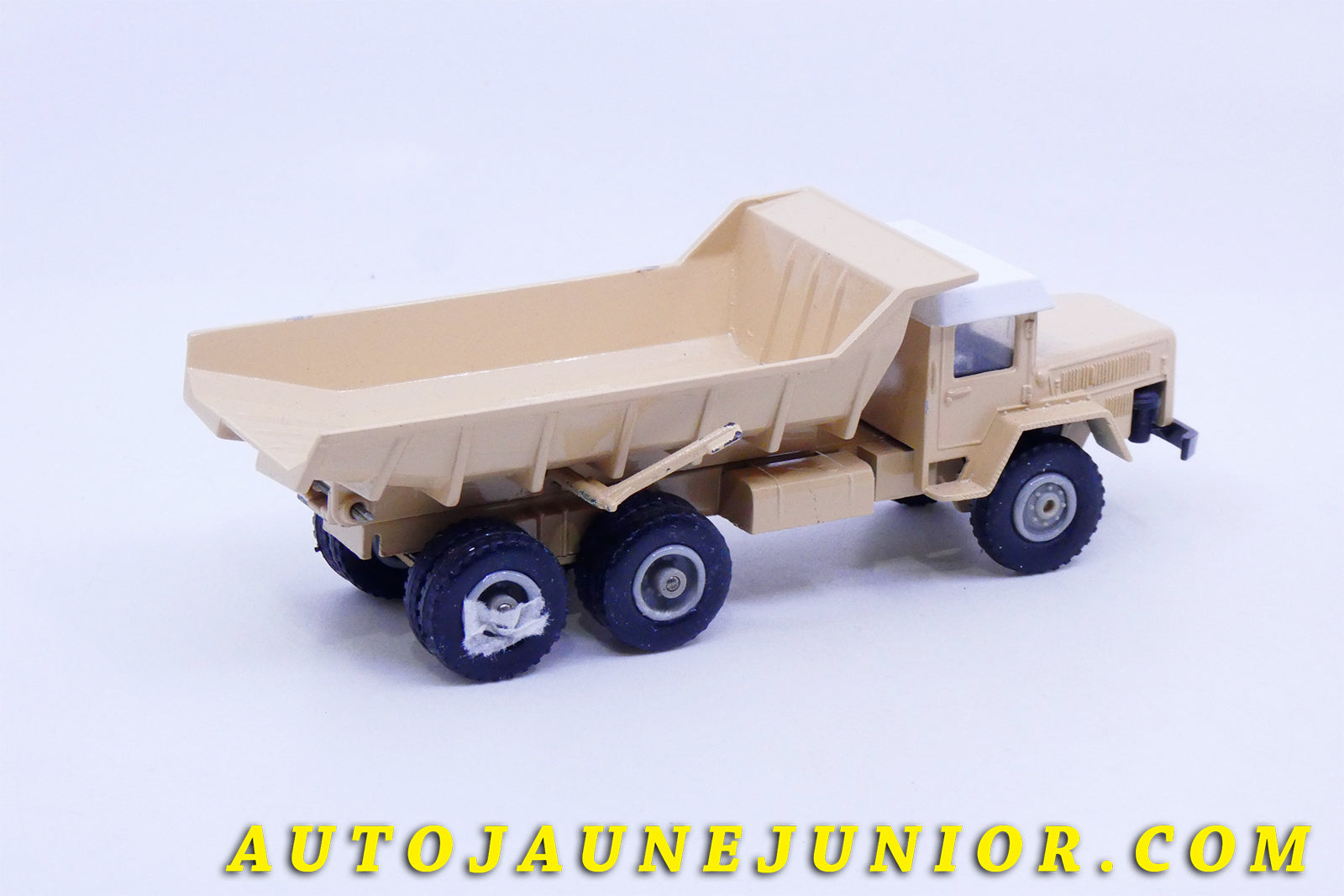 Le #3424 - Solido - Unic - Benne de chantier (Repeint) est en vente sur Auto Jaune Junior ! Découvrez nos collections de diecast Minialuxe, CIJ, C-I-J, JRD, J-R-D,  Matchbox, Majorette… AutoJauneJunior.com : le site de vente en ligne et de partage pour les passionés de miniatures et collectionneurs de jouets anciens ! Des centaines de modèles en vente, et des nouveautés mises en ligne chaque jour à 21h00 !