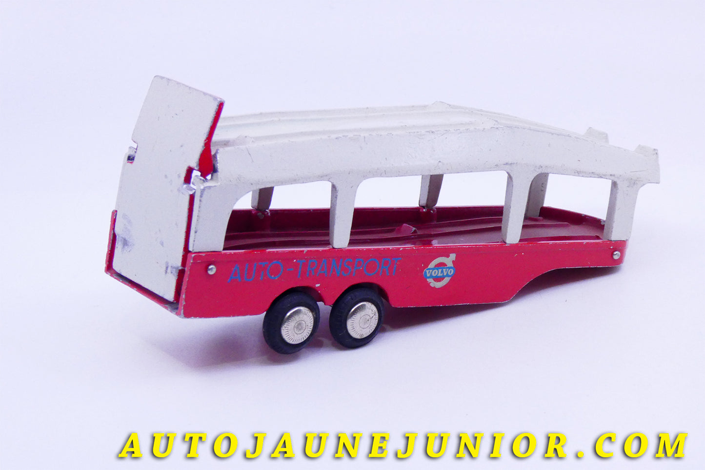 Le #3425 - Tekno - Volvo - Remorque Porte Auto 'Auto Transport"  est en vente sur Auto Jaune Junior ! Découvrez nos collections de diecast Minialuxe, CIJ, C-I-J, JRD, J-R-D,  Matchbox, Majorette… AutoJauneJunior.com : le site de vente en ligne et de partage pour les passionés de miniatures et collectionneurs de jouets anciens ! Des centaines de modèles en vente, et des nouveautés mises en ligne chaque jour à 21h00 !