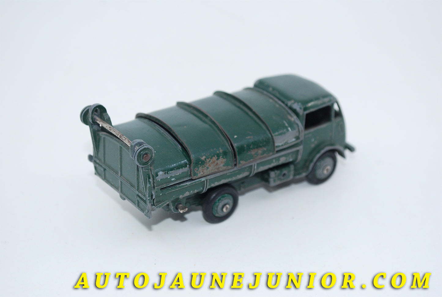 Le #3444 - Dinky Toys - Ford - Camion benne à ordure type 01 est en vente sur Auto Jaune Junior ! Découvrez nos collections de diecast Minialuxe, CIJ, C-I-J, JRD, J-R-D,  Matchbox, Majorette… AutoJauneJunior.com : le site de vente en ligne et de partage pour les passionés de miniatures et collectionneurs de jouets anciens ! Des centaines de modèles en vente, et des nouveautés mises en ligne chaque jour à 21h00 !