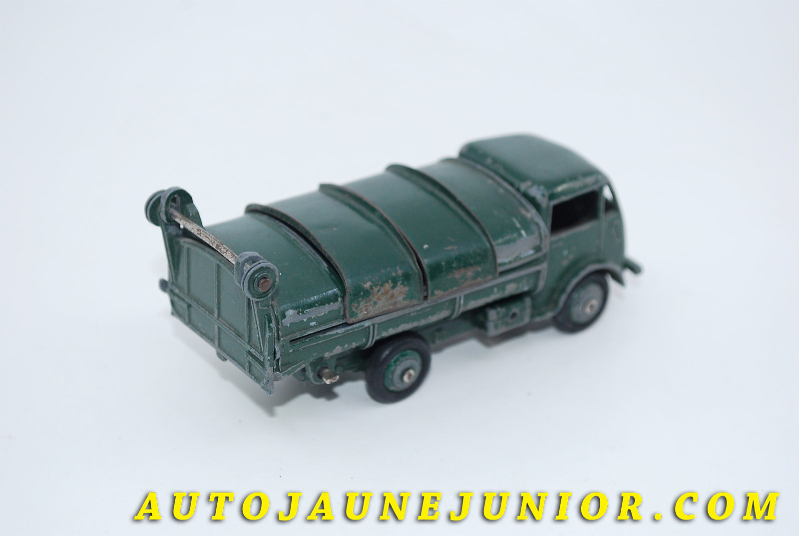 Le #3444 - Dinky Toys - Ford - Camion benne à ordure type 01 est en vente sur Auto Jaune Junior ! Découvrez nos collections de diecast Minialuxe, CIJ, C-I-J, JRD, J-R-D,  Matchbox, Majorette… AutoJauneJunior.com : le site de vente en ligne et de partage pour les passionés de miniatures et collectionneurs de jouets anciens ! Des centaines de modèles en vente, et des nouveautés mises en ligne chaque jour à 21h00 !