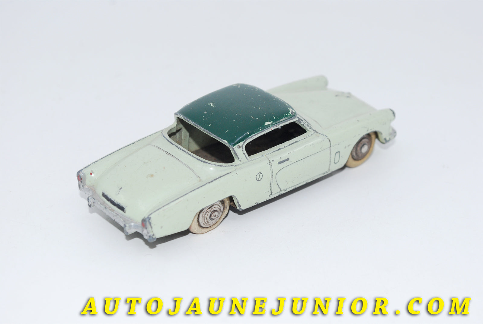 Le #3445 - Dinky Toys - Studebaker - Commander (chassis plein) est en vente sur Auto Jaune Junior ! Découvrez nos collections de diecast Minialuxe, CIJ, C-I-J, JRD, J-R-D,  Matchbox, Majorette… AutoJauneJunior.com : le site de vente en ligne et de partage pour les passionés de miniatures et collectionneurs de jouets anciens ! Des centaines de modèles en vente, et des nouveautés mises en ligne chaque jour à 21h00 !