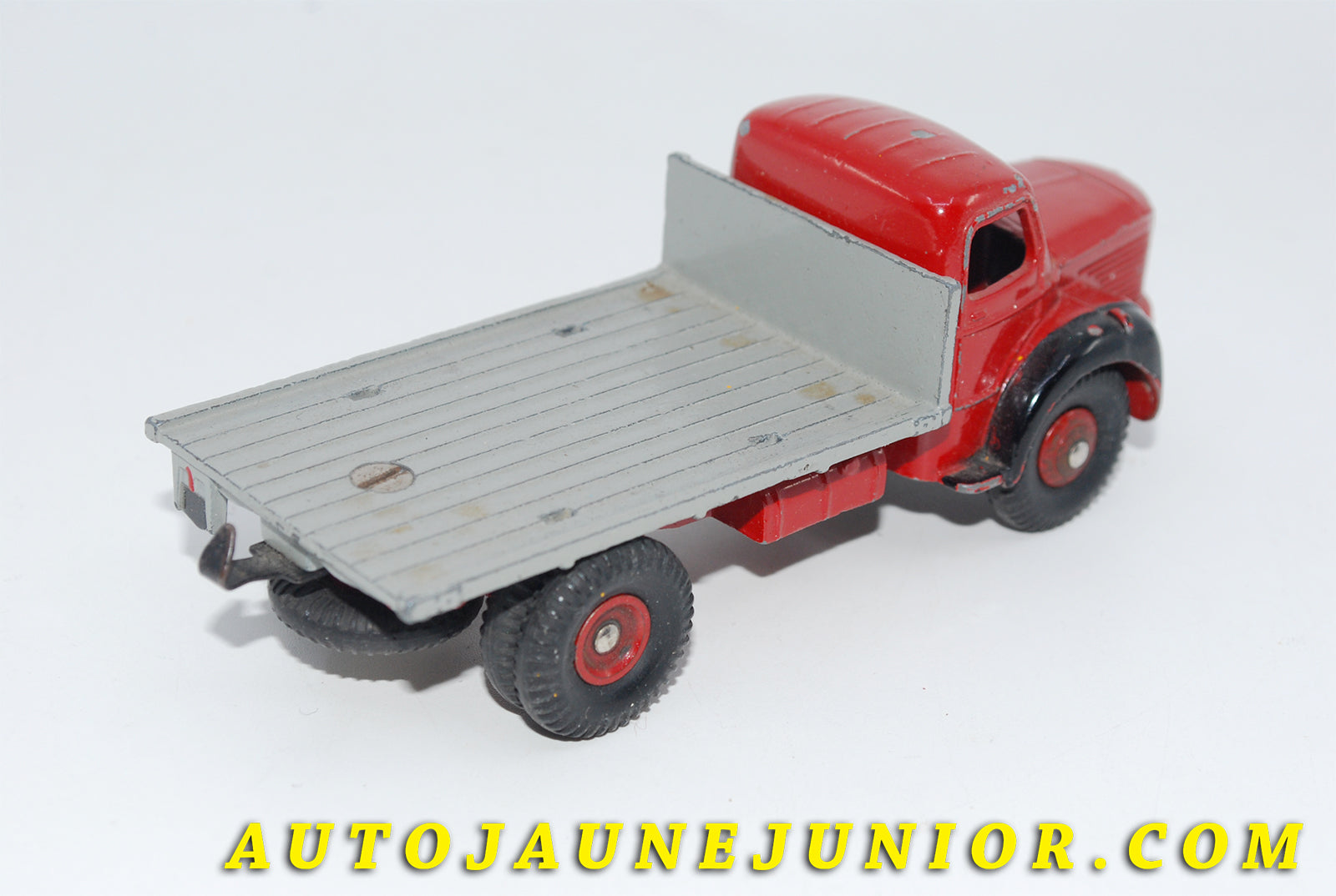 Le #3447 - Dinky Toys - Berliet - GLR Porte container est en vente sur Auto Jaune Junior ! Découvrez nos collections de diecast Minialuxe, CIJ, C-I-J, JRD, J-R-D,  Matchbox, Majorette… AutoJauneJunior.com : le site de vente en ligne et de partage pour les passionés de miniatures et collectionneurs de jouets anciens ! Des centaines de modèles en vente, et des nouveautés mises en ligne chaque jour à 21h00 !