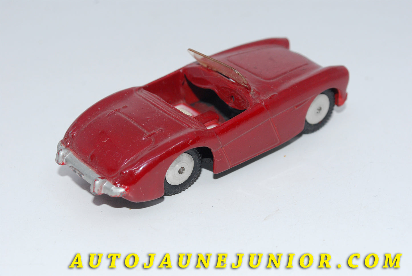 Le #3451 - Corgi Toys - Austin Healey - 100 Cabriolet est en vente sur Auto Jaune Junior ! Découvrez nos collections de diecast Minialuxe, CIJ, C-I-J, JRD, J-R-D,  Matchbox, Majorette… AutoJauneJunior.com : le site de vente en ligne et de partage pour les passionés de miniatures et collectionneurs de jouets anciens ! Des centaines de modèles en vente, et des nouveautés mises en ligne chaque jour à 21h00 !