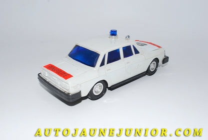 Le #3460 - Lucky - Volvo - 244 Police Hollandaise est en vente sur Auto Jaune Junior ! Découvrez nos collections de diecast Minialuxe, CIJ, C-I-J, JRD, J-R-D,  Matchbox, Majorette… AutoJauneJunior.com : le site de vente en ligne et de partage pour les passionés de miniatures et collectionneurs de jouets anciens ! Des centaines de modèles en vente, et des nouveautés mises en ligne chaque jour à 21h00 !