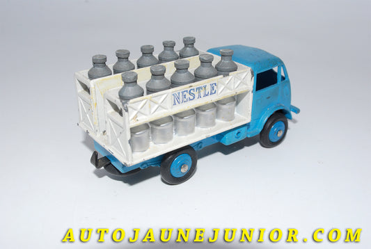 Le #3463 - Dinky Toys - Ford - Camion laitier Nestlé - Dernier type est en vente sur Auto Jaune Junior ! Découvrez nos collections de diecast Minialuxe, CIJ, C-I-J, JRD, J-R-D,  Matchbox, Majorette… AutoJauneJunior.com : le site de vente en ligne et de partage pour les passionés de miniatures et collectionneurs de jouets anciens ! Des centaines de modèles en vente, et des nouveautés mises en ligne chaque jour à 21h00 !