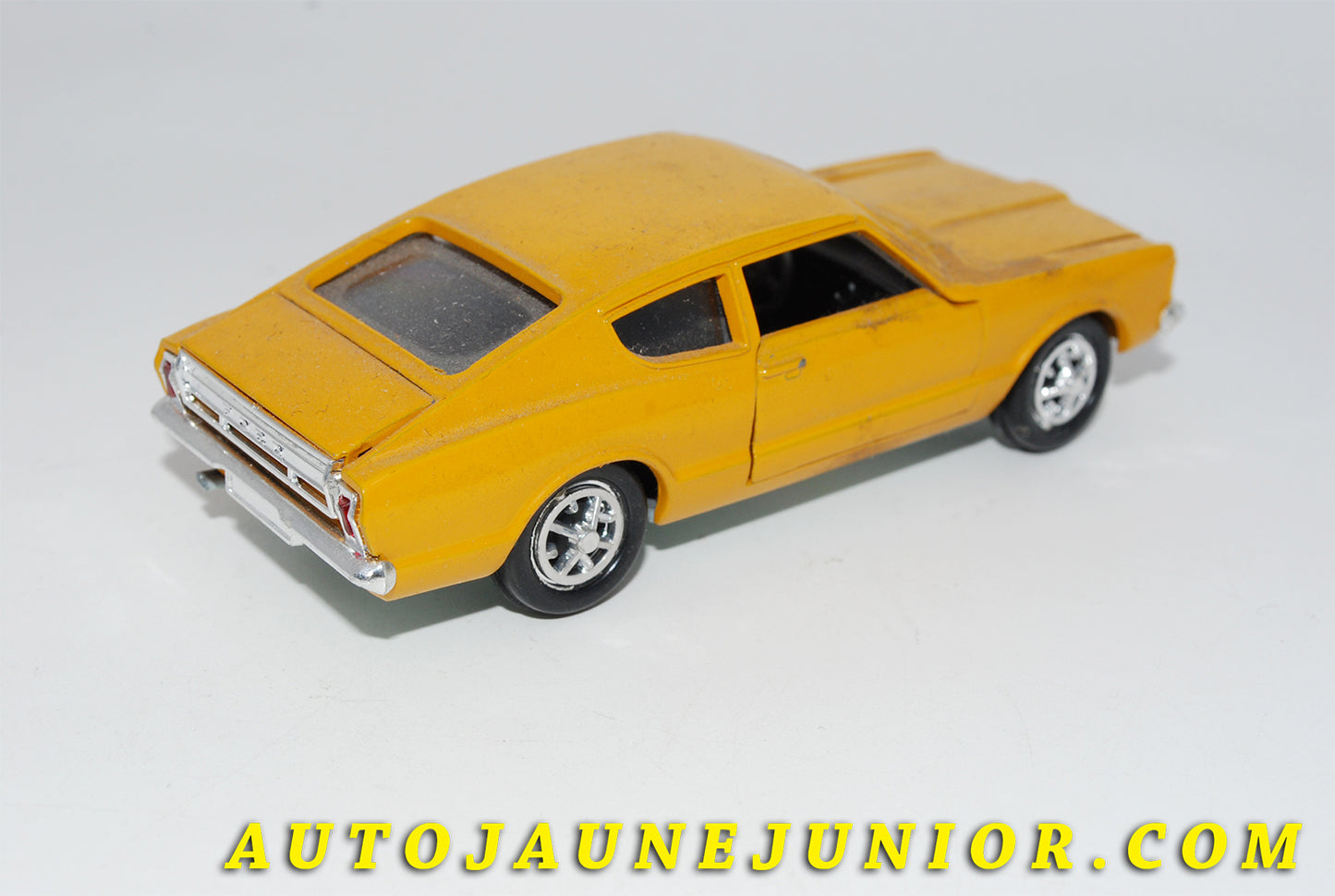 Le #3477 - Gama - Ford - Taunus coupé est en vente sur Auto Jaune Junior ! Découvrez nos collections de diecast Minialuxe, CIJ, C-I-J, JRD, J-R-D,  Matchbox, Majorette… AutoJauneJunior.com : le site de vente en ligne et de partage pour les passionés de miniatures et collectionneurs de jouets anciens ! Des centaines de modèles en vente, et des nouveautés mises en ligne chaque jour à 21h00 !