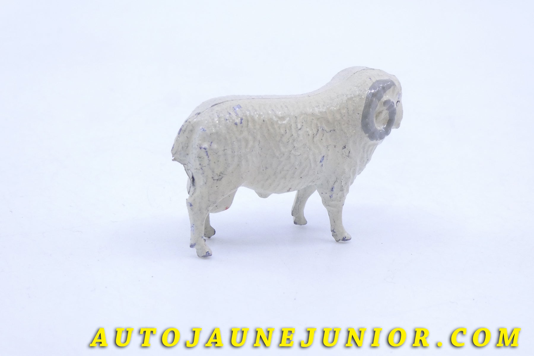 Le Objet divers Animal Bélier est en vente sur Auto Jaune Junior ! Découvrez nos collections de diecast Minialuxe, CIJ, C-I-J, JRD, J-R-D,  Matchbox, Majorette… AutoJauneJunior.com : LE site de partage pour les passionés de miniatures et collectionneurs de jouets anciens ! 