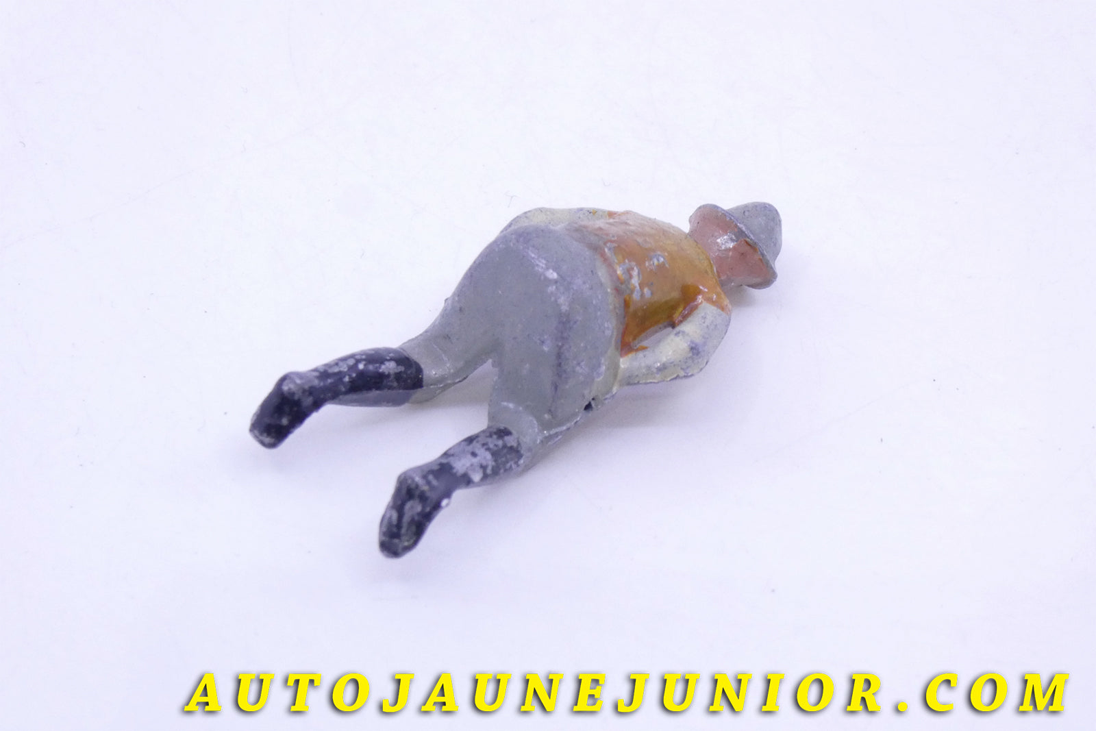 Le #3611 - France (PH) - Personnage - Conducteur de charrette est en vente sur Auto Jaune Junior ! Découvrez nos collections de diecast Minialuxe, CIJ, C-I-J, JRD, J-R-D,  Matchbox, Majorette… AutoJauneJunior.com : le site de vente en ligne et de partage pour les passionés de miniatures et collectionneurs de jouets anciens ! Des centaines de modèles en vente, et des nouveautés mises en ligne chaque jour à 21h00 !
