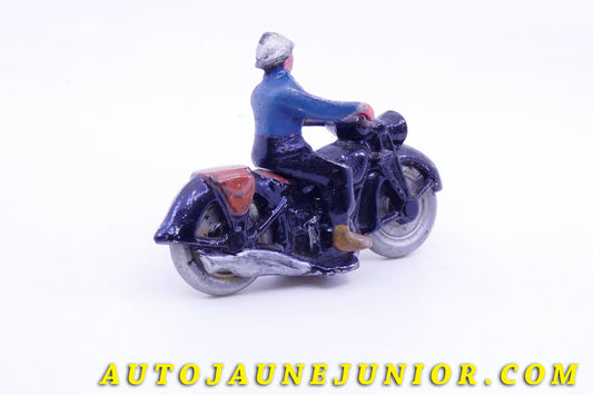 Le #3614 - Cofalu - Personnage - Policier en moto (Repeint) est en vente sur Auto Jaune Junior ! Découvrez nos collections de diecast Minialuxe, CIJ, C-I-J, JRD, J-R-D,  Matchbox, Majorette… AutoJauneJunior.com : le site de vente en ligne et de partage pour les passionés de miniatures et collectionneurs de jouets anciens ! Des centaines de modèles en vente, et des nouveautés mises en ligne chaque jour à 21h00 !