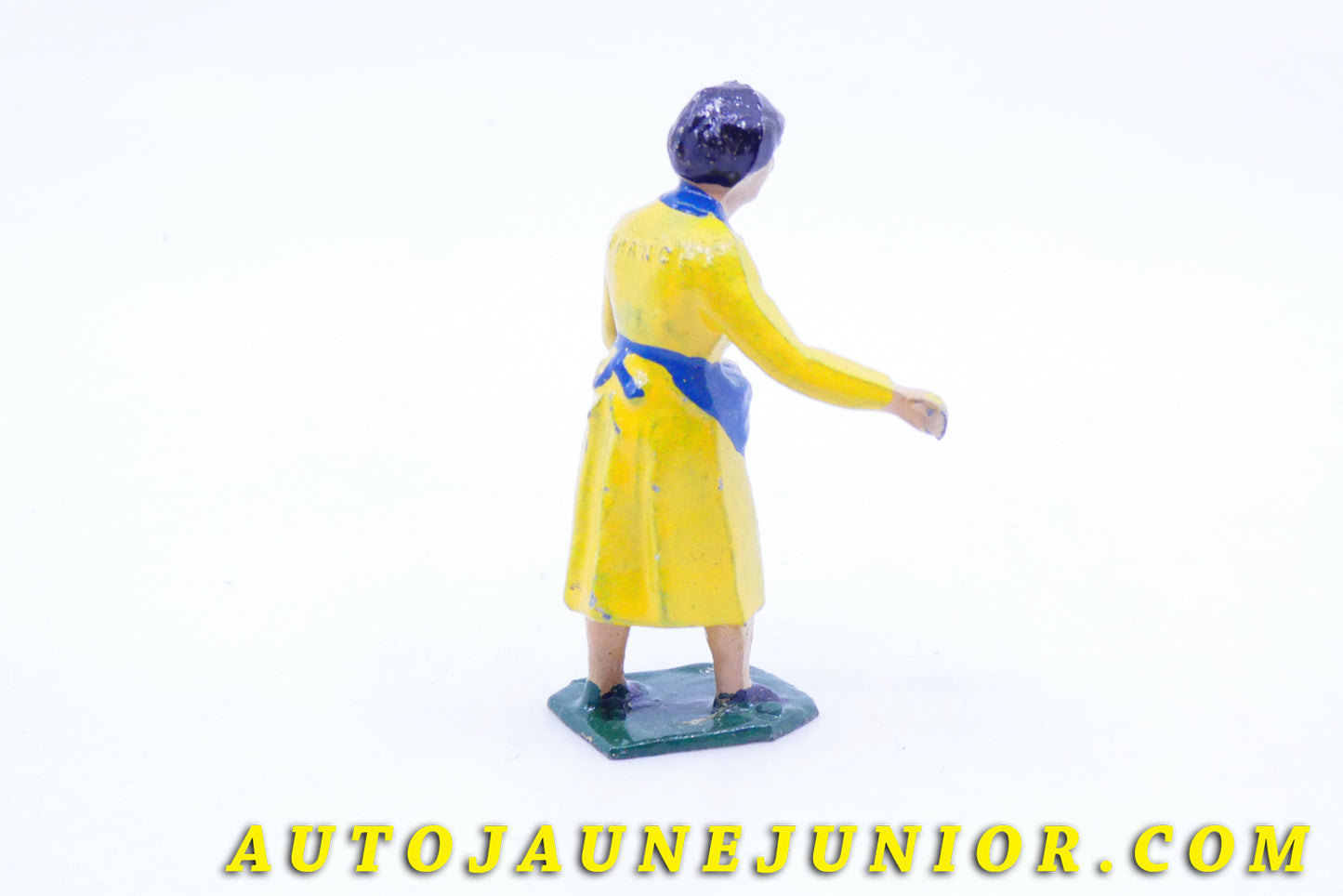 Le #3616 - France (PH) - Personnage - Paysanne est en vente sur Auto Jaune Junior ! Découvrez nos collections de diecast Minialuxe, CIJ, C-I-J, JRD, J-R-D,  Matchbox, Majorette… AutoJauneJunior.com : le site de vente en ligne et de partage pour les passionés de miniatures et collectionneurs de jouets anciens ! Des centaines de modèles en vente, et des nouveautés mises en ligne chaque jour à 21h00 !