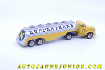 Le Tekno Volvo N88 Titan Semi remorque citerne "Koppartrans" (Transformation) est en vente sur Auto Jaune Junior ! Découvrez nos collections de diecast Minialuxe, CIJ, C-I-J, JRD, J-R-D,  Matchbox, Majorette… AutoJaune Junior ; AutoJauneJunior.com : LE site de partage pour les passionés de miniatures et collectionneurs de jouets anciens ! 