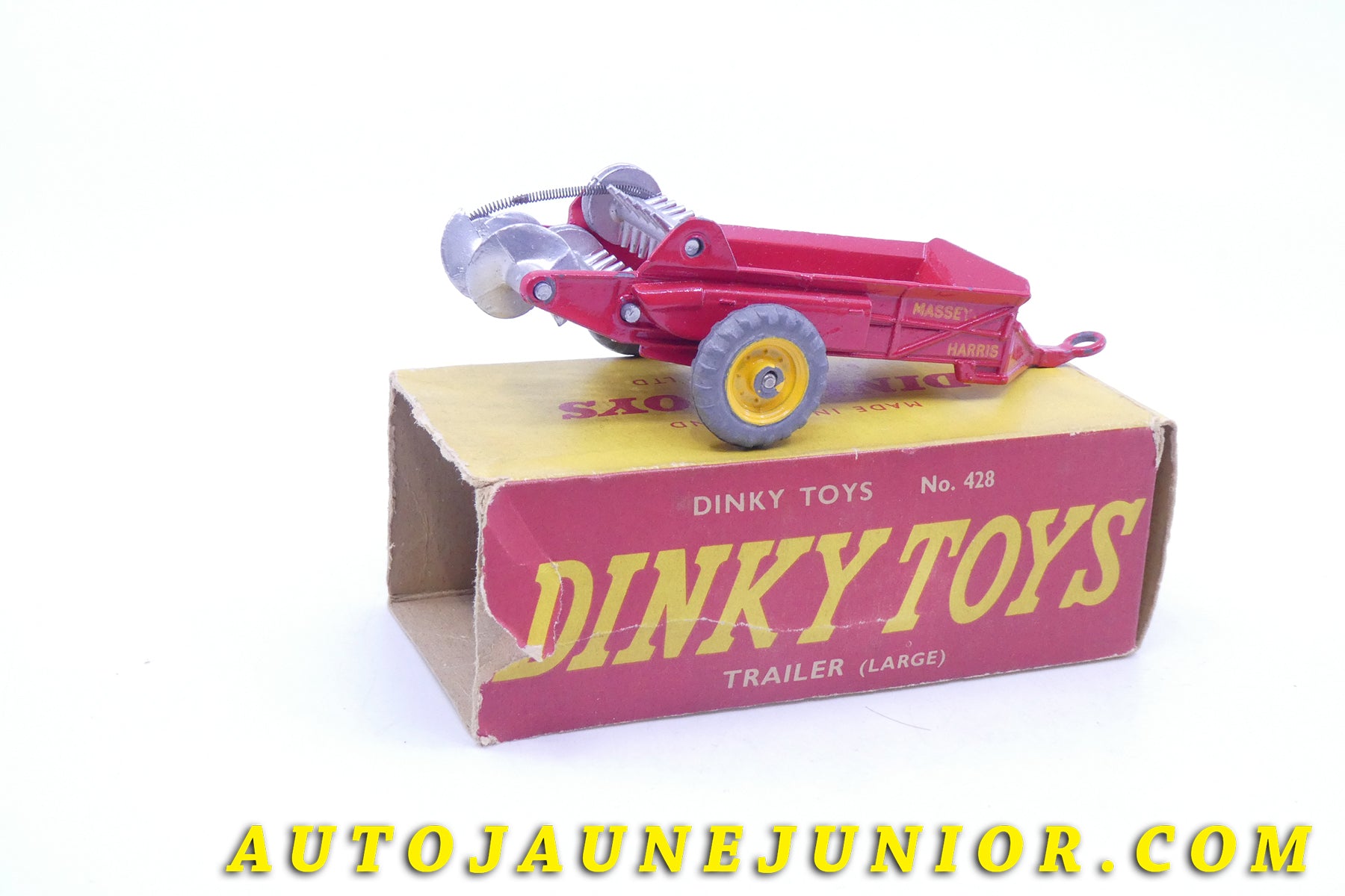 Le Dinky Toys Massey Harris Remorque épandeur est en vente sur Auto Jaune Junior ! Découvrez nos collections de diecast Minialuxe, CIJ, C-I-J, JRD, J-R-D,  Matchbox, Majorette… AutoJaune Junior ; AutoJauneJunior.com : LE site de partage pour les passionés de miniatures et collectionneurs de jouets anciens ! 