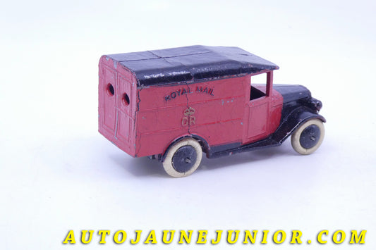 Le #3709 - Dinky Toys - Camion - Fourgonnette "Royal Mail" (Version avant Guerre") est en vente sur Auto Jaune Junior ! Découvrez nos collections de diecast Minialuxe, CIJ, C-I-J, JRD, J-R-D,  Matchbox, Majorette… AutoJauneJunior.com : le site de vente en ligne et de partage pour les passionés de miniatures et collectionneurs de jouets anciens ! Des centaines de modèles en vente, et des nouveautés mises en ligne chaque jour à 21h00 !