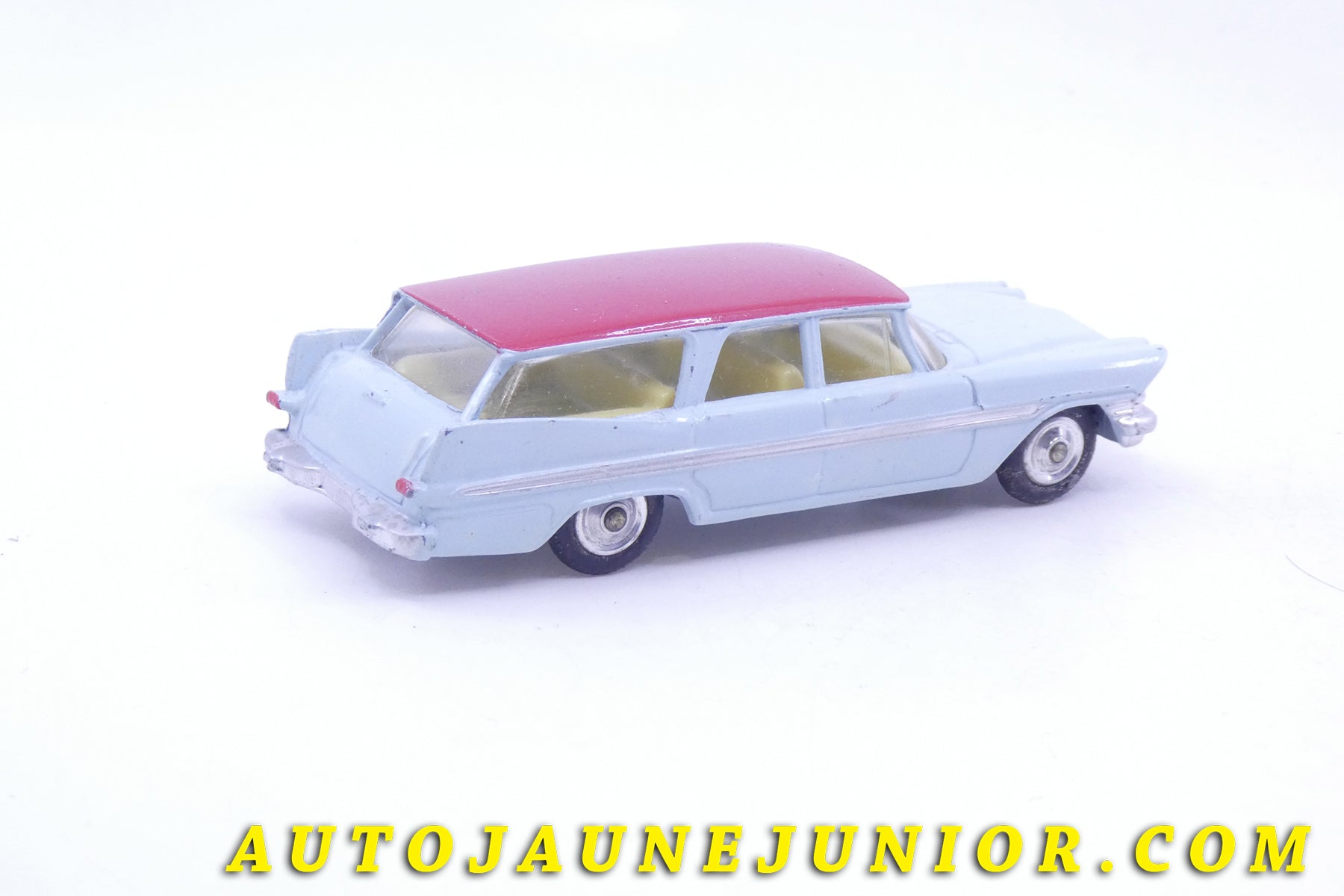 Le #3710 - Corgi Toys - Plymouth - Sports Sururban (Couleur peu fréquente) est en vente sur Auto Jaune Junior ! Découvrez nos collections de diecast Minialuxe, CIJ, C-I-J, JRD, J-R-D,  Matchbox, Majorette… AutoJauneJunior.com : le site de vente en ligne et de partage pour les passionés de miniatures et collectionneurs de jouets anciens ! Des centaines de modèles en vente, et des nouveautés mises en ligne chaque jour à 21h00 !