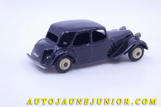 Le #3717 - Dinky Toys - Citroën - 11 BL avec Malle - Pavillon lisse est en vente sur Auto Jaune Junior ! Découvrez nos collections de diecast Minialuxe, CIJ, C-I-J, JRD, J-R-D,  Matchbox, Majorette… AutoJauneJunior.com : le site de vente en ligne et de partage pour les passionés de miniatures et collectionneurs de jouets anciens ! Des centaines de modèles en vente, et des nouveautés mises en ligne chaque jour à 21h00 !