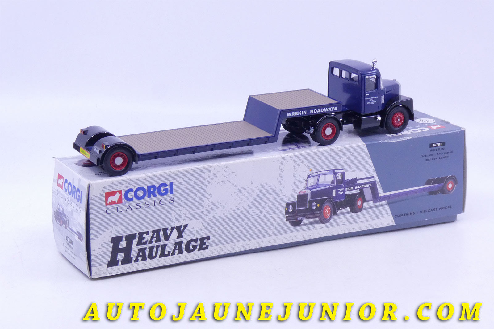 Le #3727 - Corgi Toys - Scammel - Semi remorque Porte Engin est en vente sur Auto Jaune Junior ! Découvrez nos collections de diecast Minialuxe, CIJ, C-I-J, JRD, J-R-D,  Matchbox, Majorette… AutoJauneJunior.com : le site de vente en ligne et de partage pour les passionés de miniatures et collectionneurs de jouets anciens ! Des centaines de modèles en vente, et des nouveautés mises en ligne chaque jour à 21h00 !