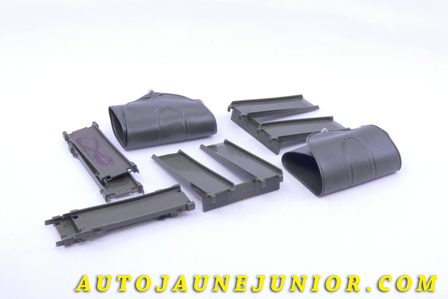 Le #3901 - Dinky Toys - Brockway - Kit Brockway (100% d'origine !) est en vente sur Auto Jaune Junior ! Découvrez nos collections de diecast Minialuxe, CIJ, C-I-J, JRD, J-R-D,  Matchbox, Majorette… AutoJauneJunior.com : le site de vente en ligne et de partage pour les passionés de miniatures et collectionneurs de jouets anciens ! Des centaines de modèles en vente, et des nouveautés mises en ligne chaque jour à 21h00 !