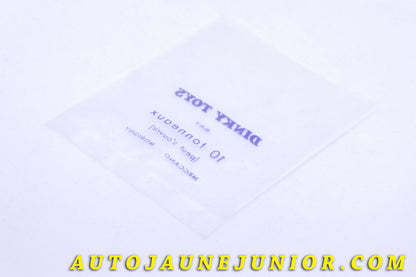 Le #3913 - Dinky Toys - Sachet d'accessoires vides - 10 Tonneaux (Original) - Provenance "Collection R.Goirand"  est en vente sur Auto Jaune Junior ! Découvrez nos collections de diecast Minialuxe, CIJ, C-I-J, JRD, J-R-D,  Matchbox, Majorette… AutoJauneJunior.com : le site de vente en ligne et de partage pour les passionés de miniatures et collectionneurs de jouets anciens ! Des centaines de modèles en vente, et des nouveautés mises en ligne chaque jour à 21h00 !