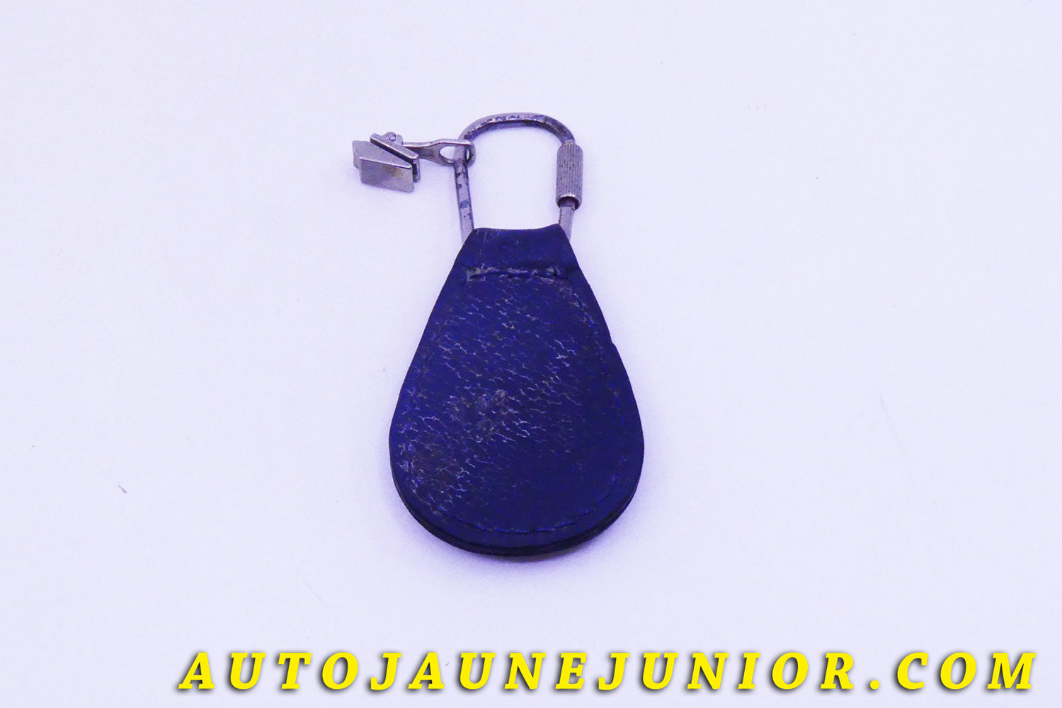 Le #3940 - Porte  clé - Saab - Scania  est en vente sur Auto Jaune Junior ! Découvrez nos collections de diecast Minialuxe, CIJ, C-I-J, JRD, J-R-D,  Matchbox, Majorette… AutoJauneJunior.com : le site de vente en ligne et de partage pour les passionés de miniatures et collectionneurs de jouets anciens ! Des centaines de modèles en vente, et des nouveautés mises en ligne chaque jour à 21h00 !