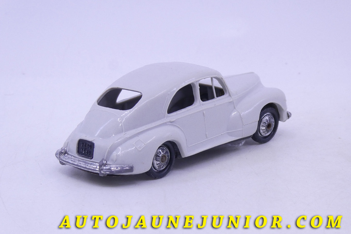 Le Norev Peugeot 203 Série Baby est en vente sur Auto Jaune Junior ! Découvrez nos collections de diecast Minialuxe, CIJ, C-I-J, JRD, J-R-D,  Matchbox, Majorette… AutoJaune Junior ; AutoJauneJunior.com : LE site de partage pour les passionés de miniatures et collectionneurs de jouets anciens ! 