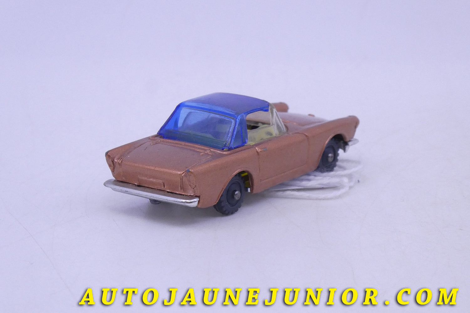 Le Husky Sunbeam Cabriolet Alpine est en vente sur Auto Jaune Junior ! Découvrez nos collections de diecast Minialuxe, CIJ, C-I-J, JRD, J-R-D,  Matchbox, Majorette… AutoJaune Junior ; AutoJauneJunior.com : LE site de partage pour les passionés de miniatures et collectionneurs de jouets anciens ! 
