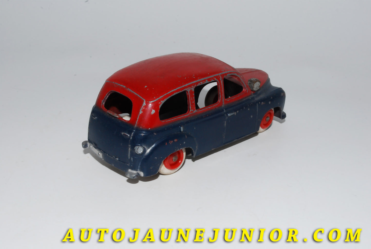 Le #4100 - C-I-J - Renault - Prairie Taxi est en vente sur Auto Jaune Junior ! Découvrez nos collections de diecast Minialuxe, CIJ, C-I-J, JRD, J-R-D,  Matchbox, Majorette… AutoJauneJunior.com : le site de vente en ligne et de partage pour les passionés de miniatures et collectionneurs de jouets anciens ! Des centaines de modèles en vente, et des nouveautés mises en ligne chaque jour à 21h00 !