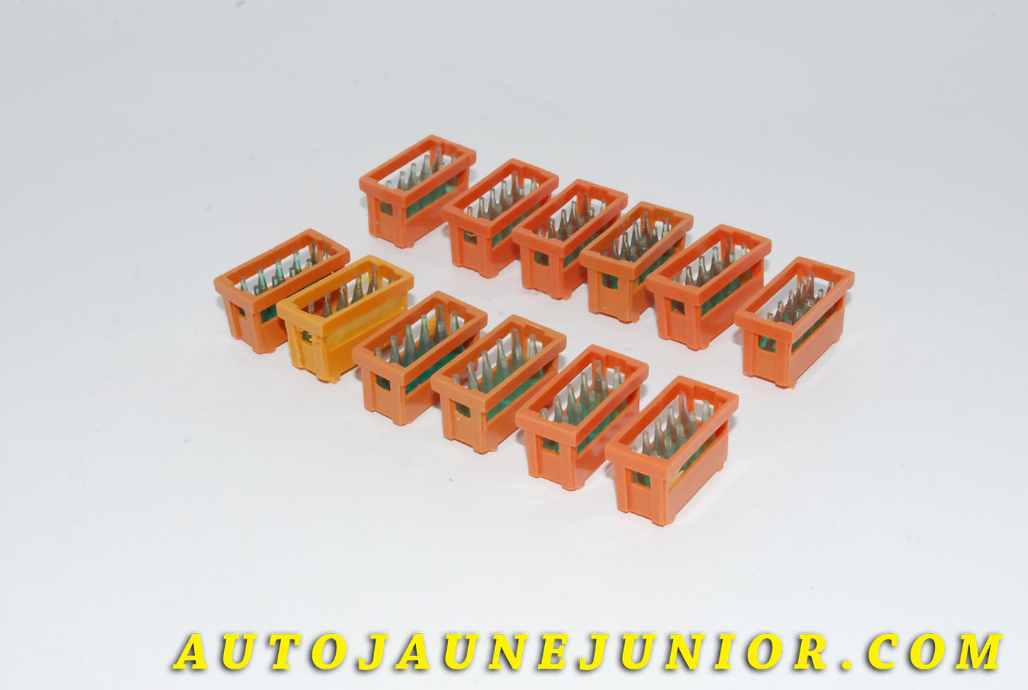 Le #4117 - C-I-J - Casier - 12 Casiers (repro) est en vente sur Auto Jaune Junior ! Découvrez nos collections de diecast Minialuxe, CIJ, C-I-J, JRD, J-R-D,  Matchbox, Majorette… AutoJauneJunior.com : le site de vente en ligne et de partage pour les passionés de miniatures et collectionneurs de jouets anciens ! Des centaines de modèles en vente, et des nouveautés mises en ligne chaque jour à 21h00 !