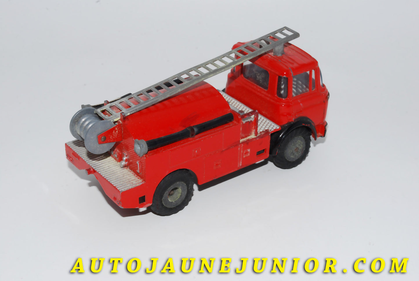 Le #4118 - JRD - Berliet - Gak camion feux de forêts est en vente sur Auto Jaune Junior ! Découvrez nos collections de diecast Minialuxe, CIJ, C-I-J, JRD, J-R-D,  Matchbox, Majorette… AutoJauneJunior.com : le site de vente en ligne et de partage pour les passionés de miniatures et collectionneurs de jouets anciens ! Des centaines de modèles en vente, et des nouveautés mises en ligne chaque jour à 21h00 !