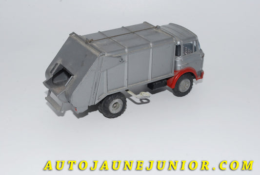 Le #4119 - JRD - Berliet - GAK Bennes à ordures F.Genève est en vente sur Auto Jaune Junior ! Découvrez nos collections de diecast Minialuxe, CIJ, C-I-J, JRD, J-R-D,  Matchbox, Majorette… AutoJauneJunior.com : le site de vente en ligne et de partage pour les passionés de miniatures et collectionneurs de jouets anciens ! Des centaines de modèles en vente, et des nouveautés mises en ligne chaque jour à 21h00 !