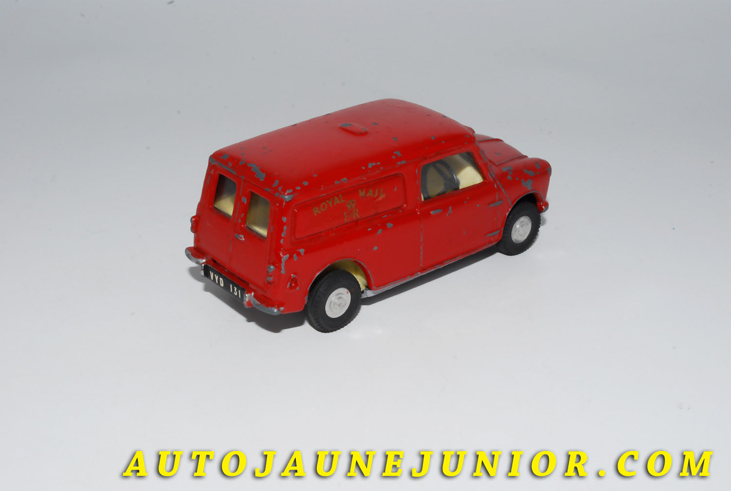 Le #4131 - Spot-On - Morris - Mini van Royal Mail est en vente sur Auto Jaune Junior ! Découvrez nos collections de diecast Minialuxe, CIJ, C-I-J, JRD, J-R-D,  Matchbox, Majorette… AutoJauneJunior.com : le site de vente en ligne et de partage pour les passionés de miniatures et collectionneurs de jouets anciens ! Des centaines de modèles en vente, et des nouveautés mises en ligne chaque jour à 21h00 !