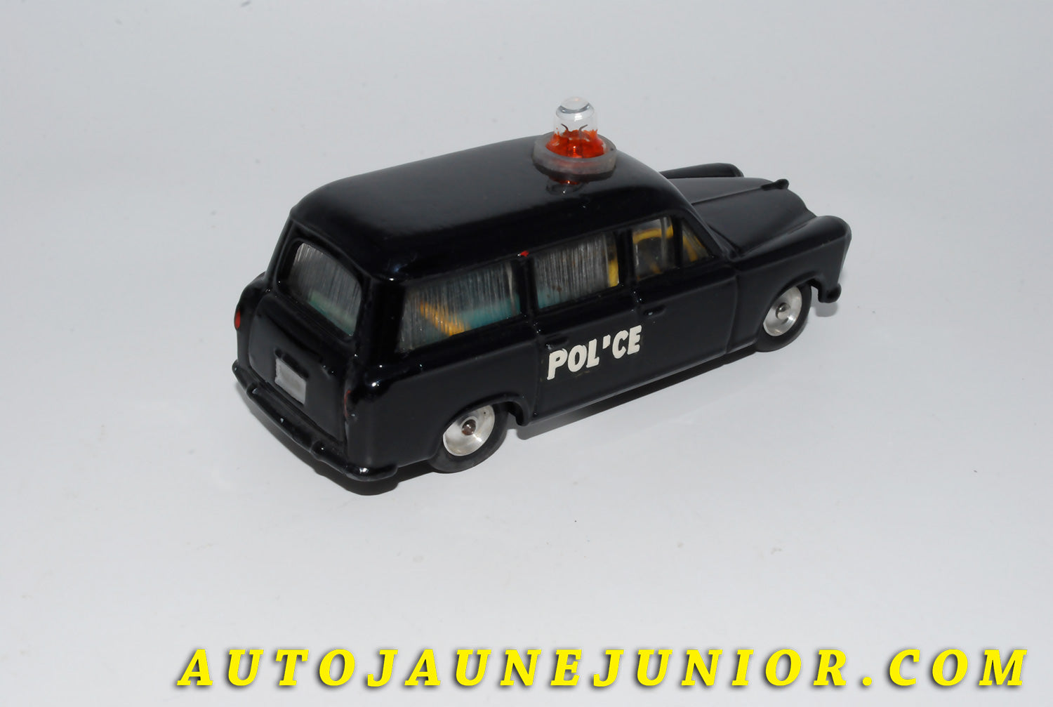 Le #4132 - C-I-J - Peugeot - 403 break police est en vente sur Auto Jaune Junior ! Découvrez nos collections de diecast Minialuxe, CIJ, C-I-J, JRD, J-R-D,  Matchbox, Majorette… AutoJauneJunior.com : le site de vente en ligne et de partage pour les passionés de miniatures et collectionneurs de jouets anciens ! Des centaines de modèles en vente, et des nouveautés mises en ligne chaque jour à 21h00 !