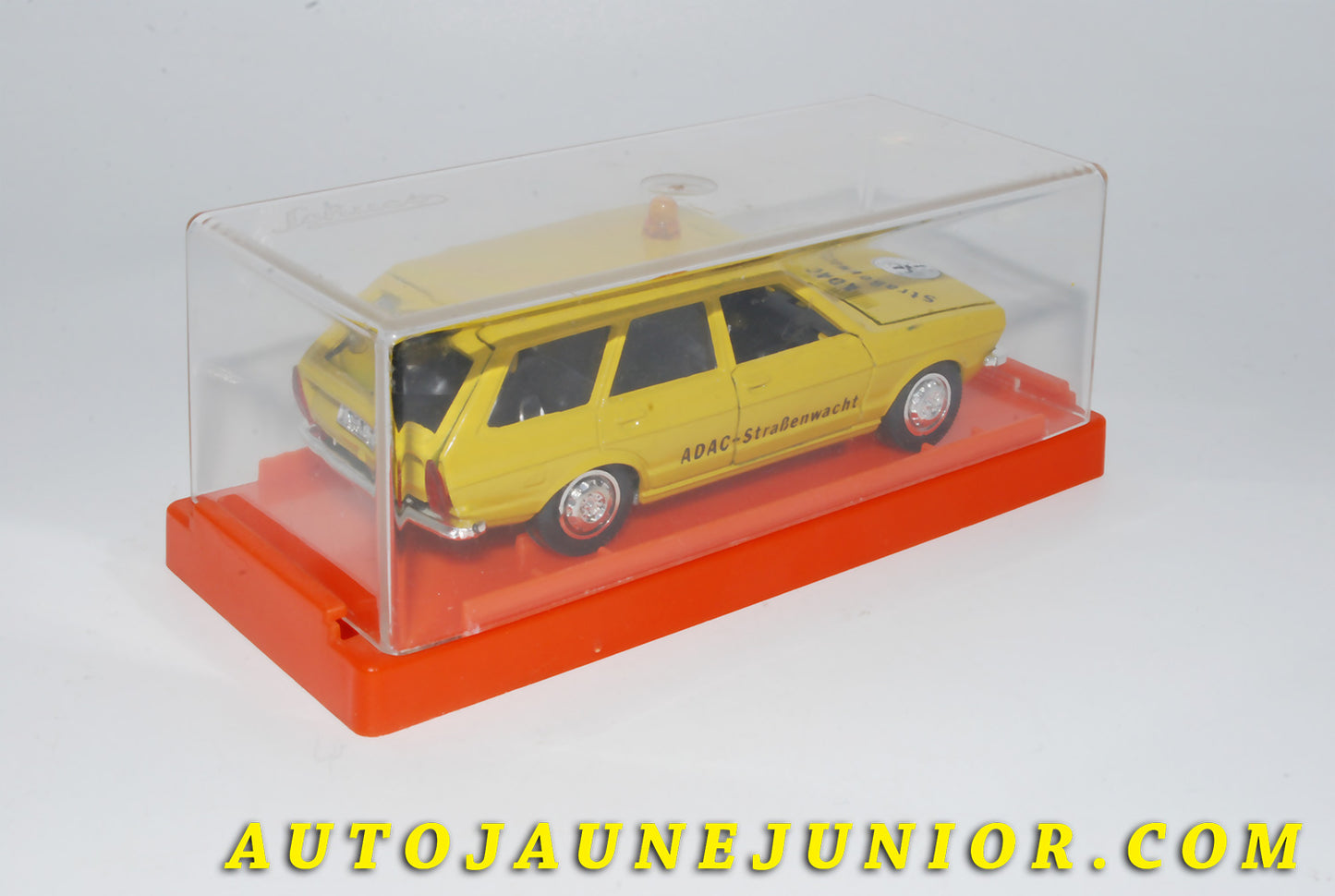 Le #4139 - Schuco - Volkswagen - Passart ADAC Police Auroroutes est en vente sur Auto Jaune Junior ! Découvrez nos collections de diecast Minialuxe, CIJ, C-I-J, JRD, J-R-D,  Matchbox, Majorette… AutoJauneJunior.com : le site de vente en ligne et de partage pour les passionés de miniatures et collectionneurs de jouets anciens ! Des centaines de modèles en vente, et des nouveautés mises en ligne chaque jour à 21h00 !
