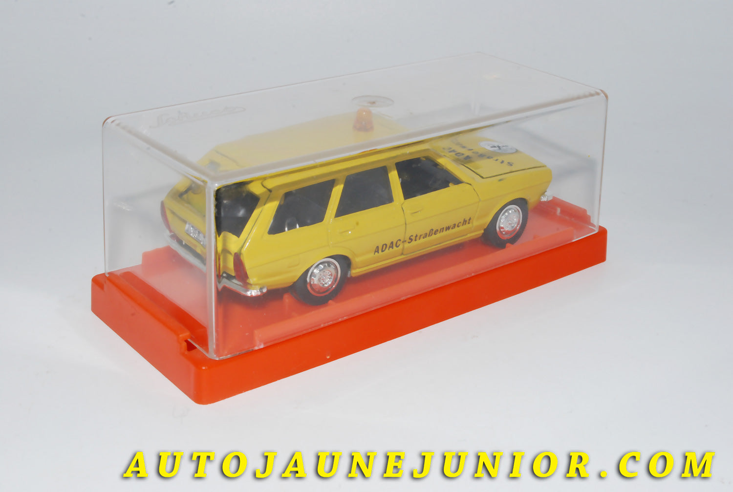 Le #4139 - Schuco - Volkswagen - Passart ADAC Police Auroroutes est en vente sur Auto Jaune Junior ! Découvrez nos collections de diecast Minialuxe, CIJ, C-I-J, JRD, J-R-D,  Matchbox, Majorette… AutoJauneJunior.com : le site de vente en ligne et de partage pour les passionés de miniatures et collectionneurs de jouets anciens ! Des centaines de modèles en vente, et des nouveautés mises en ligne chaque jour à 21h00 !